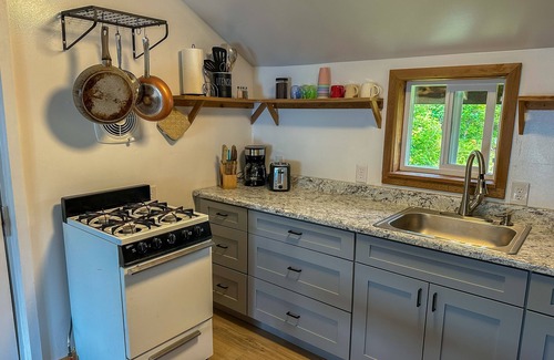 Whale Pass Cabin | Whale Pass Adventure Apartment | Cabin in Whale Pass accessible via boat or car
