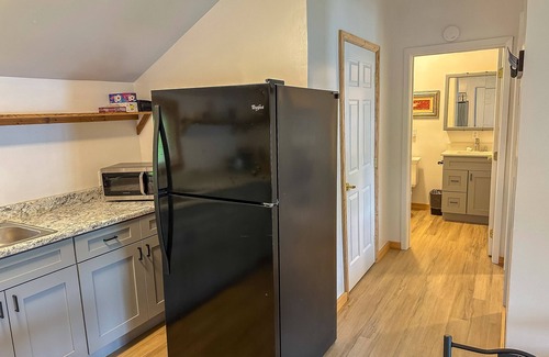 Whale Pass Cabin | Whale Pass Adventure Apartment | Cabin in Whale Pass accessible via boat or car