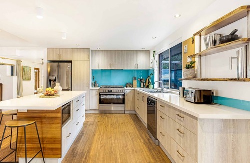 Ocean Shores House | Whale Song Beach House: Heated Pool & Spa Retreat