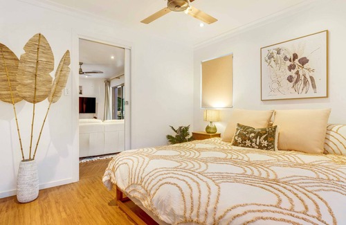 Ocean Shores House | Whale Song Beach House: Heated Pool & Spa Retreat