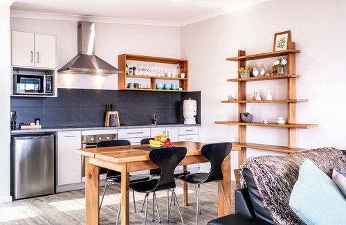 Coles Bay Apartment | Cozy Getaway Near the Beach with Free WiFi and Spa