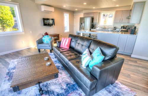 Depoe Bay Apartment | Experience Unmatched Whale Watching at Depoe Bay Studio