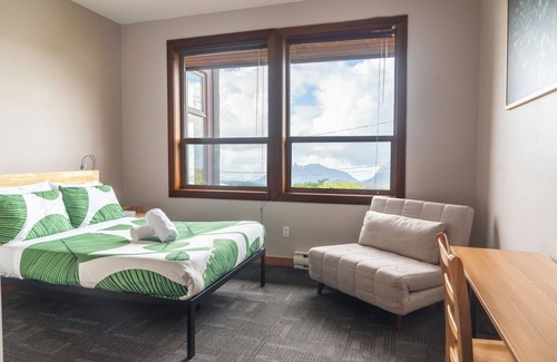 Tofino House | Ocean View Retreat at Whalers Guesthouse with Breakfast Included
