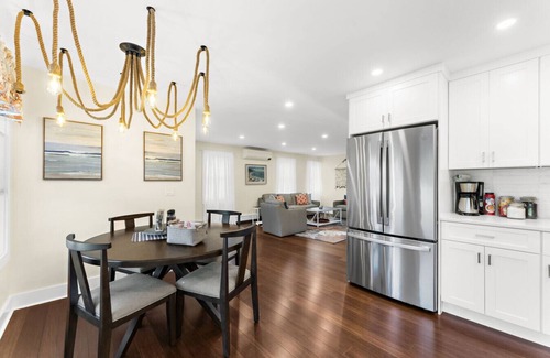 Stonington Apartment | Whaler’s Rest – Bright & Historic 2BR Flat in Stonington Borough