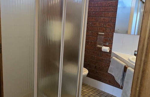 Portland North Hotel | Comfortable Stay at Whalers Rest Motor Inn with Breakfast