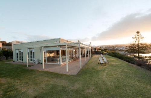 Encounter Bay Villa | Whalers Rest- Ocean Front- Victor Harbor