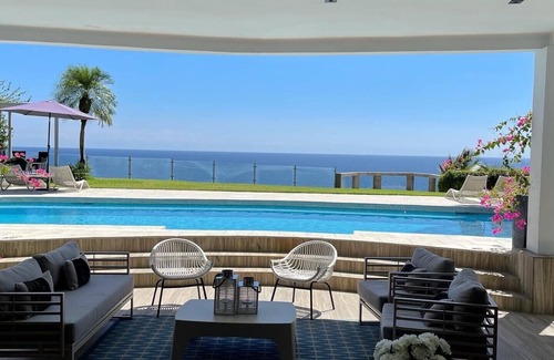 Tango Mar Villa | Exquisite Whales View Beach House with Ocean Front Charm