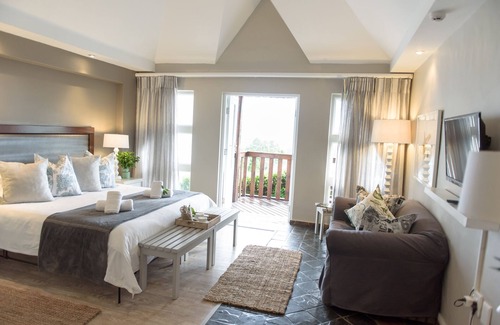 Plettenberg Bay Hotel | Relax at Whalesong Hotel & Spa: 4-Star Comfort Awaits