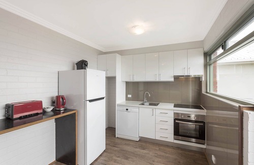 Eden Apartment | Scenic Whalevue Apartment with Family-Friendly Amenities