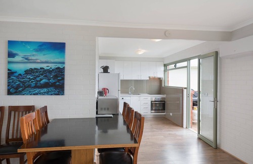 Eden Apartment | Scenic Whalevue Apartment with Family-Friendly Amenities