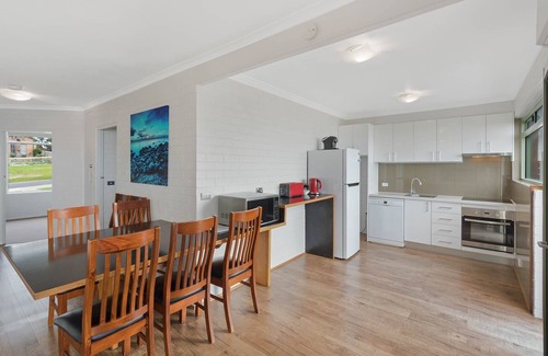 Eden Apartment | Scenic Whalevue Apartment with Family-Friendly Amenities