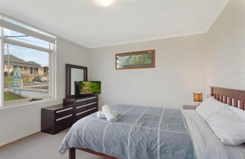 Eden Apartment | Family-Friendly Getaway at Whalevue - Unit 2, 4 Star Rated