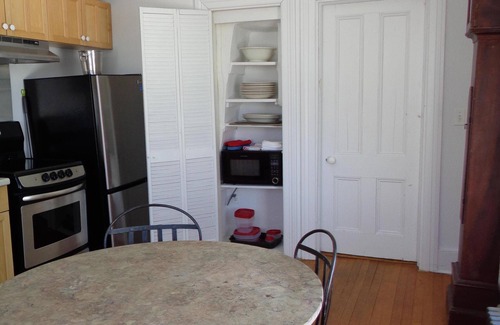Sag Harbor Apartment | Guest Rated: Whaling Captain Pierson's Apartment Awaits