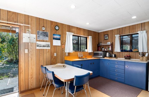 Tata Beach House | Relax at Whare Parauri - Tata Beach Family Holiday Home