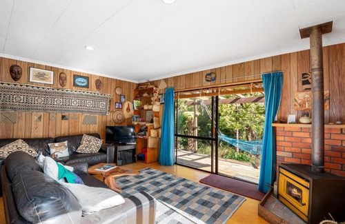 Tata Beach House | Relax at Whare Parauri - Tata Beach Family Holiday Home