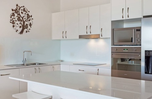 Narooma Apartment | Wharf Apartment Unit 15: Guest Rated 9.8 with Pool & Kitchen