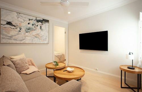 Woolloomooloo House | Inviting Wharf House Woolloomooloo with Family-Friendly Perks