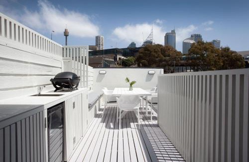 Woolloomooloo House | Inviting Wharf House Woolloomooloo with Family-Friendly Perks