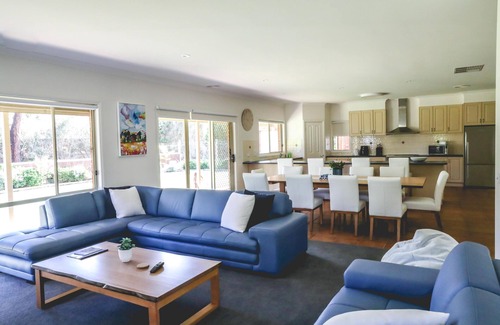 Echuca House | Wharparilla House - Echuca: Family-Friendly Beach Retreat