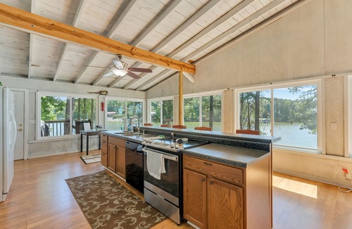 Crane Hill House | Stunning Lake View at WHAT-A-VIEW - Year-Round Getaway