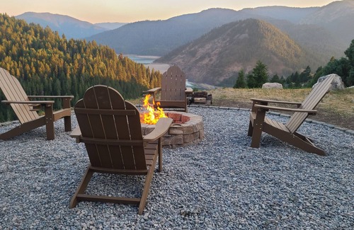Irwin Cabin | Inviting Cabin with Spectacular Views and Family-Friendly Amenities