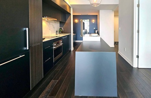 Ville-Marie Condo | Experience Downtown Montreal from a 43rd Floor Retreat
