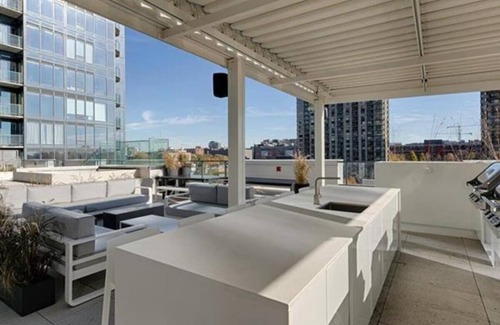 Ville-Marie Condo | Experience Downtown Montreal from a 43rd Floor Retreat