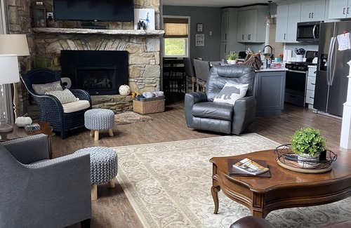 Lake Lure House | Unbeatable Views: Pet-Friendly Retreat on Young's Mountain