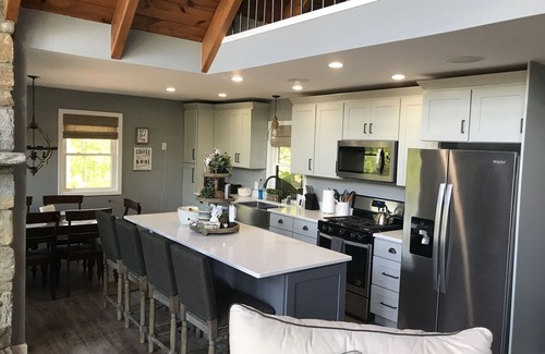 Lake Lure House | Unbeatable Views: Pet-Friendly Retreat on Young's Mountain