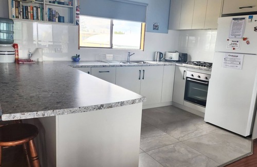 Jurien Bay House | Beachside Retreat: Steps to Ocean, Shops & Pet Friendly