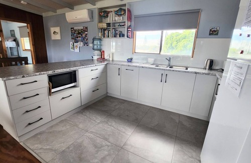 Jurien Bay House | Beachside Retreat: Steps to Ocean, Shops & Pet Friendly