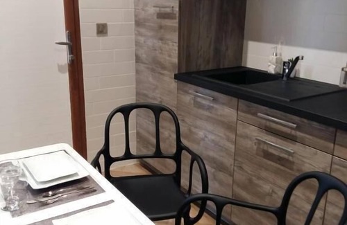 Saint-Vulbas Hotel | Discover What Else Hotel: Family-Friendly with Spa Access