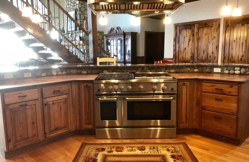 Blue Ridge Cabin | Exclusive 3600 sqft Blue Ridge Cabin with Spa & Views