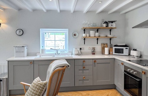 Potter Brompton Cottage | Discover Wheatsheaf Cottage at Granary Farm with Gardens