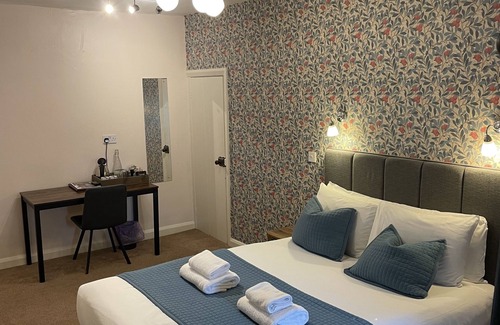 Ingleton Hotel | Welcoming Wheatsheaf: Family-Friendly with Breakfast Included
