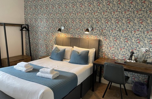 Ingleton Hotel | Welcoming Wheatsheaf: Family-Friendly with Breakfast Included