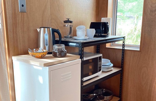 Gisborne Apartment | Top-Rated Wheatstone Studio: Family-Friendly with Kitchen