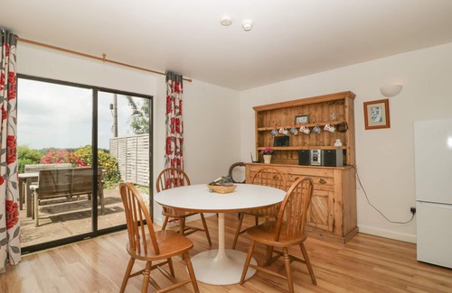 Leominster Cottage | Discover Wheelbarrow Cottage: Pet-Friendly Retreat in Leominster