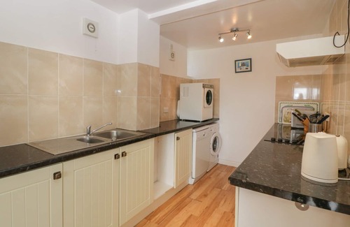 Leominster Cottage | Discover Wheelbarrow Cottage: Pet-Friendly Retreat in Leominster