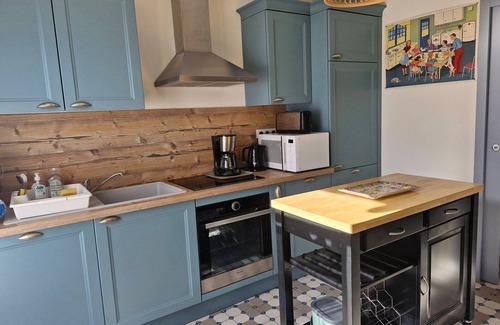 Briare Bed & Breakfast | Cozy Guestroom Briare: Ideal Studio for 2 with Spa Access