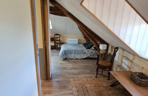 Briare Bed & Breakfast | Cozy Guestroom Briare: Ideal Studio for 2 with Spa Access