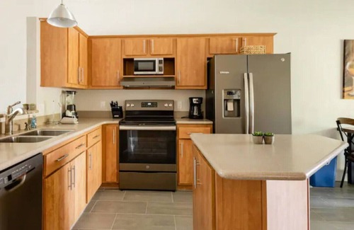 Paradise Valley Village House | Wheelchair & Pet-Friendly/Huge Yard- Gemini North
