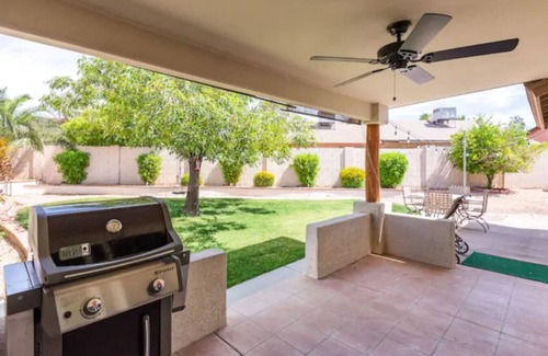 Paradise Valley Village House | Wheelchair & Pet-Friendly/Huge Yard- Gemini North