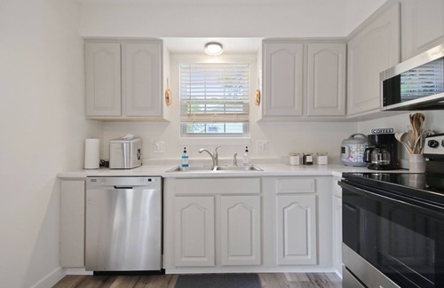 Boonville House | Wheels Trails and Tails Inn - Fully Fenced! 2x King 2x Twin Pet Friendly