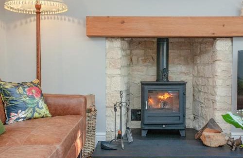 Branscombe House | Enchanting Wheelwright Cottage: Pet & Child Friendly Getaway