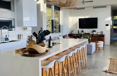 Black Beauty Villa | Discover Bliss at Costa Rican Coast - Rated 10/10 Stay