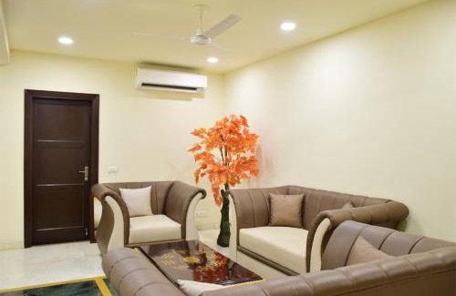 Sector 51 Apartment | Convenient Stay Near Artemis Hospital - Rated 9.8/10