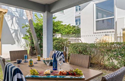 Navarre Beach House | Unwind at When the Sun Goes Down: Pet-Friendly Retreat