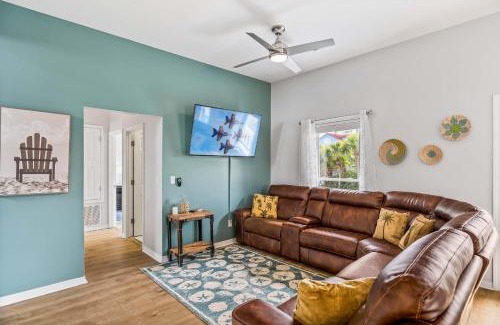 Navarre Beach House | Unwind at When the Sun Goes Down: Pet-Friendly Retreat
