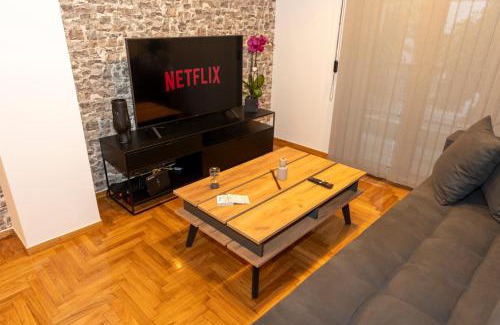 Zografos Apartment | Dreamy Getaway at Where Dreams Attend Address!